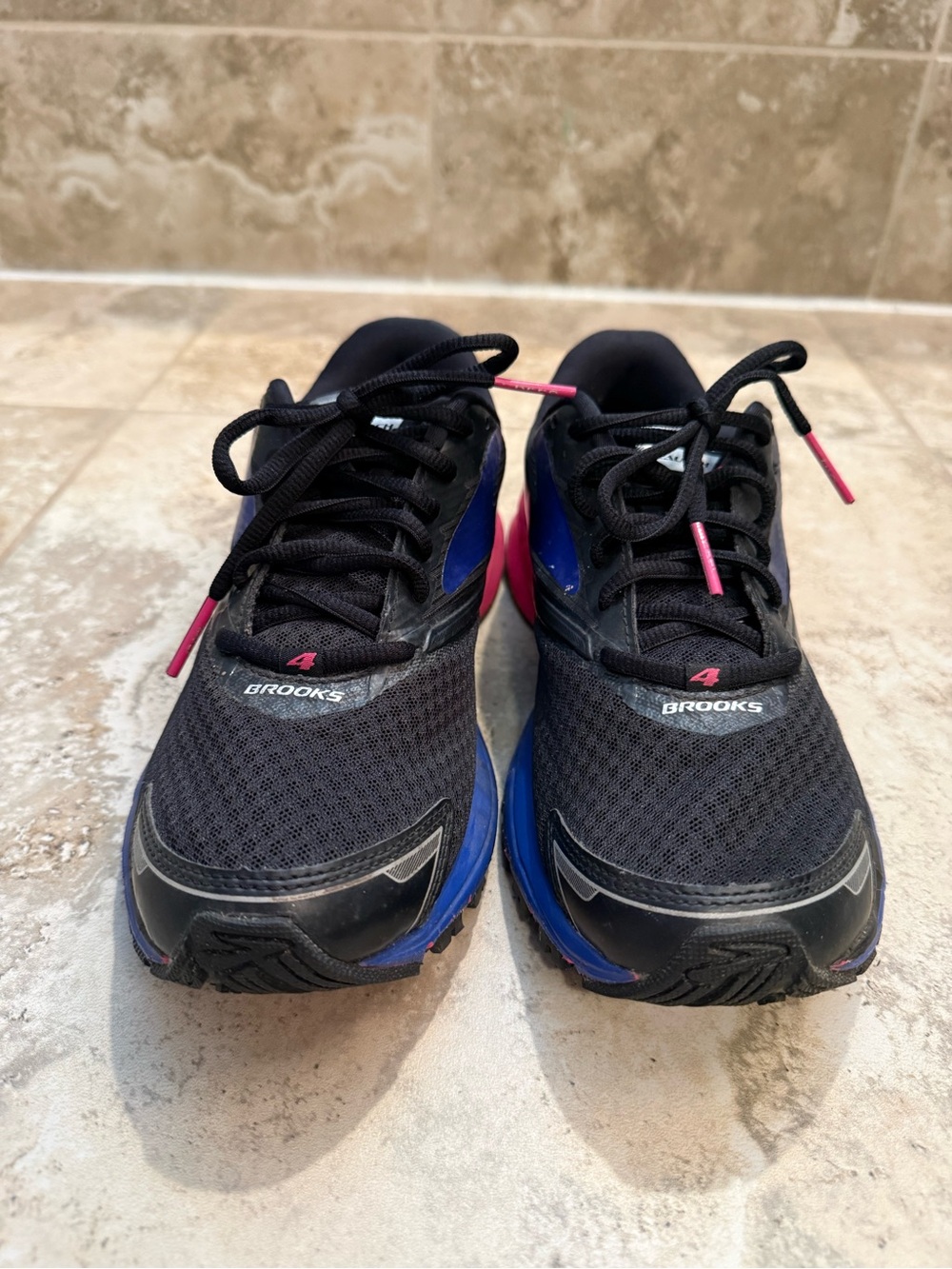 Brooks Women's Launch 4 Energize Black Running Shoes with Blue and Pink - Picture 3 of 4